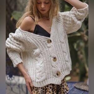 Aakaa Cream Knit Cardigan Sweater cable pattern on front NWT SUPER SOFT M